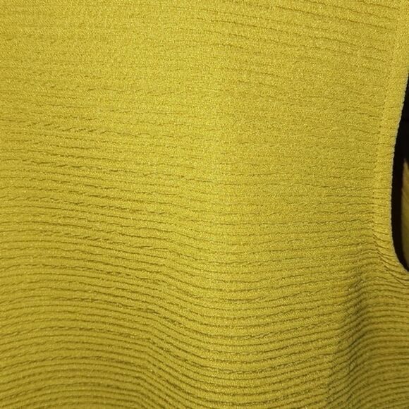 NWT Alfani Yellow Asymmetrical Sleeveless Top Size 1X - Picture 10 of 16